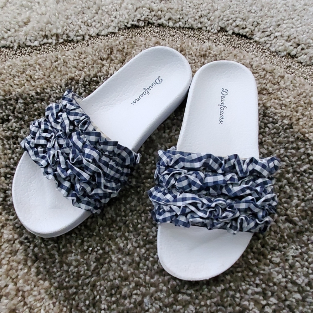Plaid ruffle dearfoam slides